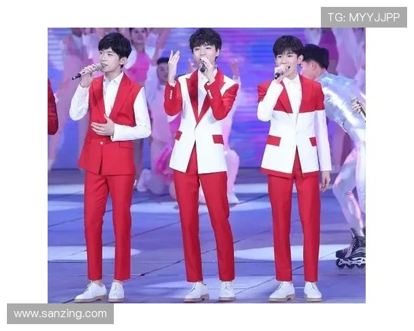 足球巨星定妆照两位球员同框展现英姿凝聚未来荣耀与期待